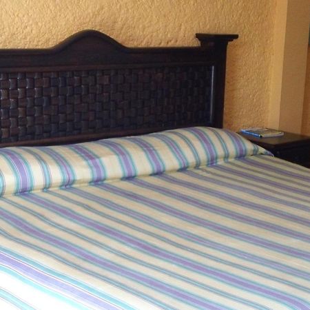 Hotel Villa Monarca Inn Zitácuaro Oda fotoğraf