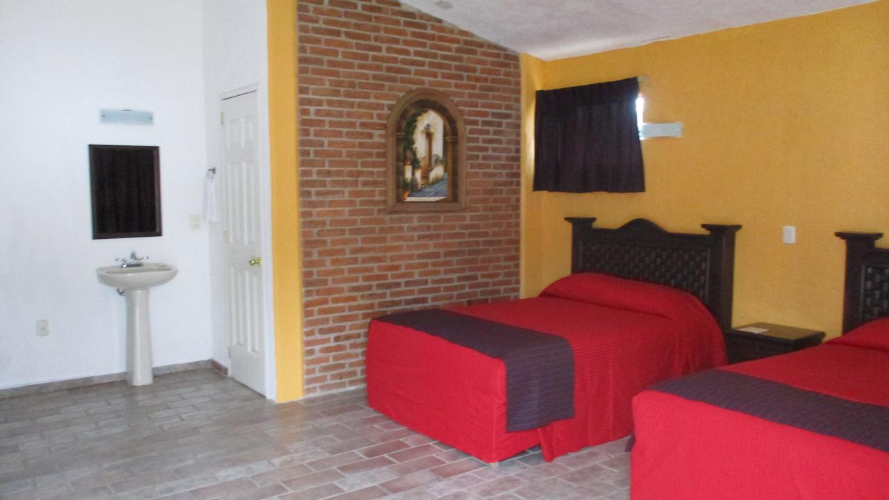 Hotel Villa Monarca Inn Zitácuaro Dış mekan fotoğraf