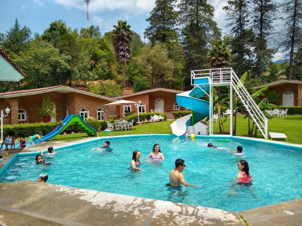 Hotel Villa Monarca Inn Zitácuaro Dış mekan fotoğraf